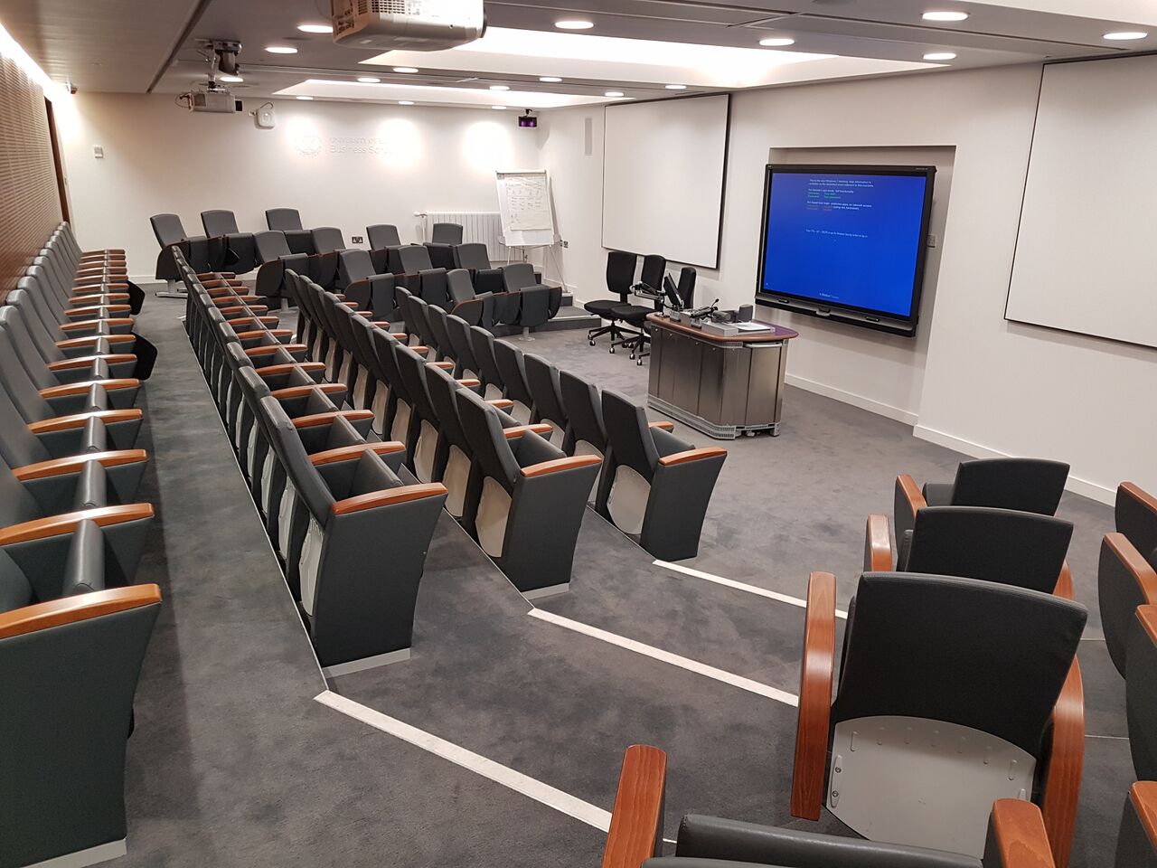File:Lecture Theatre 1A - University of Edinburgh.jpg