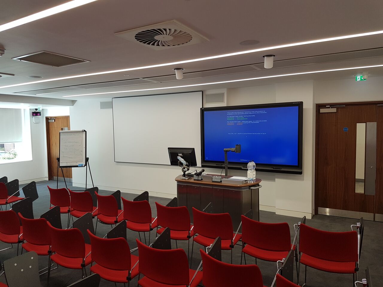 File:Lecture Theatre 1B - University of Edinburgh.jpg