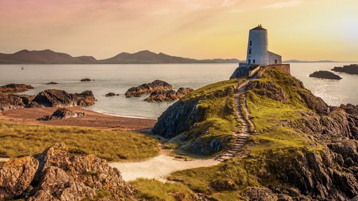 Tŵr Bach Llandwyn Island Lighthouse
