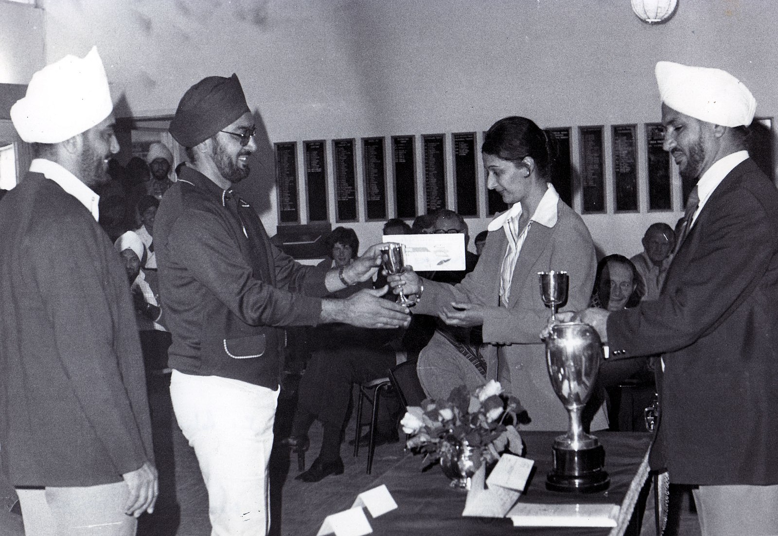 golf club trophy image